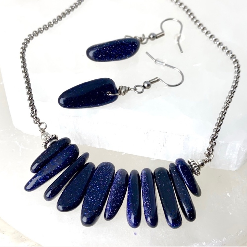 Blue midnight goldstone necklace & earrings set - Picture 5 of 9
